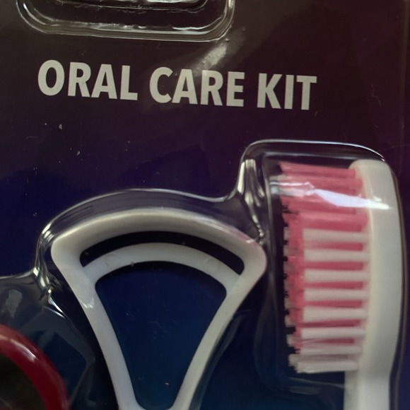 LUMINANT Oral Care Kit/4 Pieces (Soft) NEW. - Picture 4 of 5